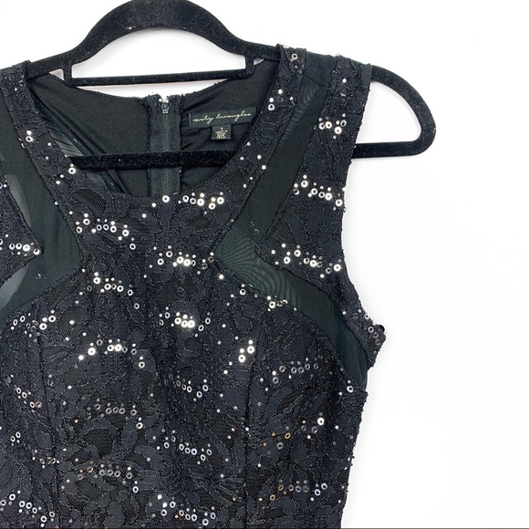 Stunning Form Fitting City Triangles Dress - Picture 3 of 14